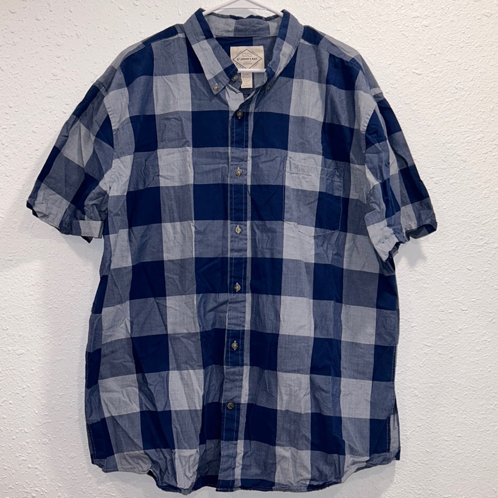 St. John’s Bay blue checkered short sleeve button down shirt for men